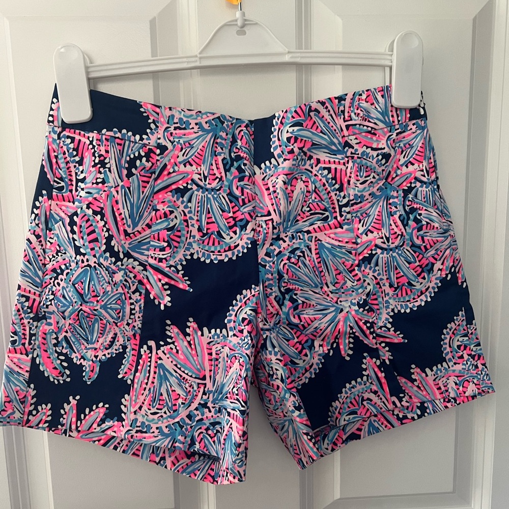 Lilly Pulitzer Women's Bermuda short sz 2